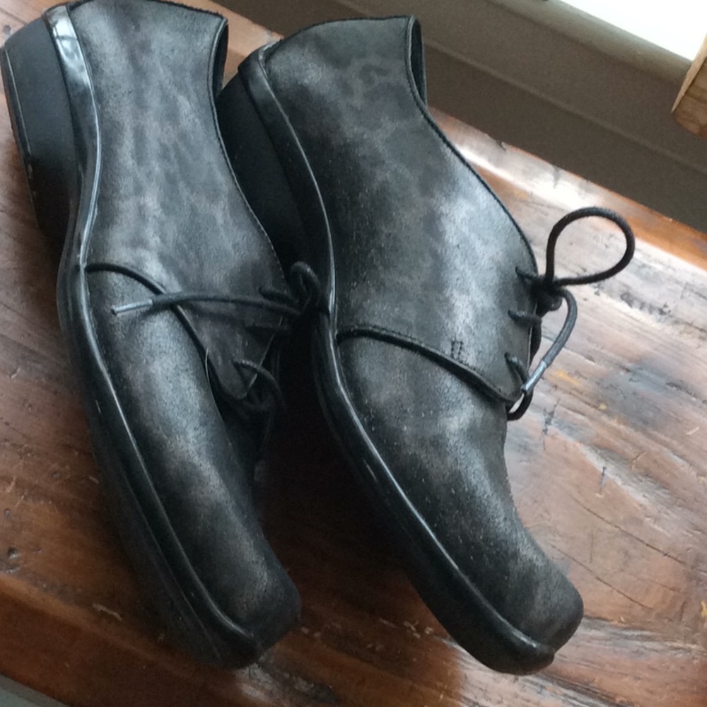 Shoes - Picture 2 of 4
